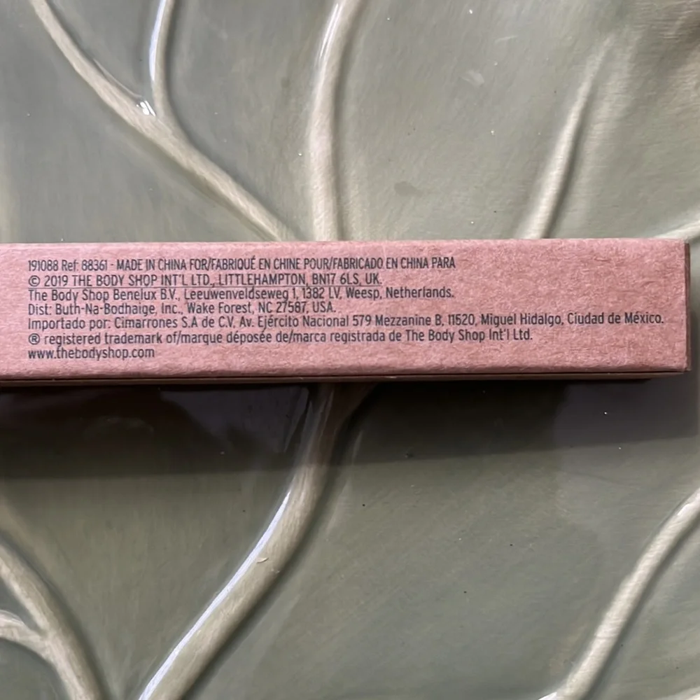 The Body Shop Highlighter Brush. New in box.